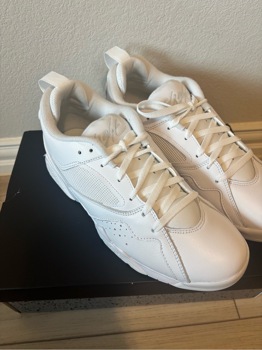 New Nike Jordan Air MVP Men's White Low-Top Sneakers